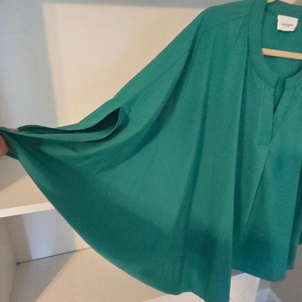 womans blouse - Picture 3 of 3
